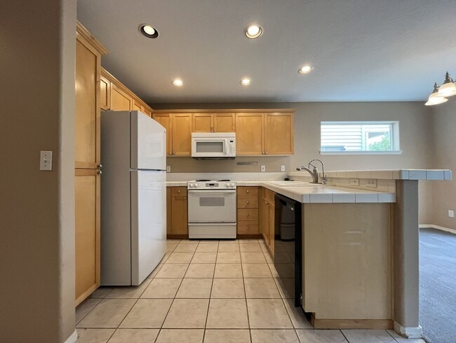 Photo - Beautiful Bethany 3 Bedroom Near Parks & Schools!