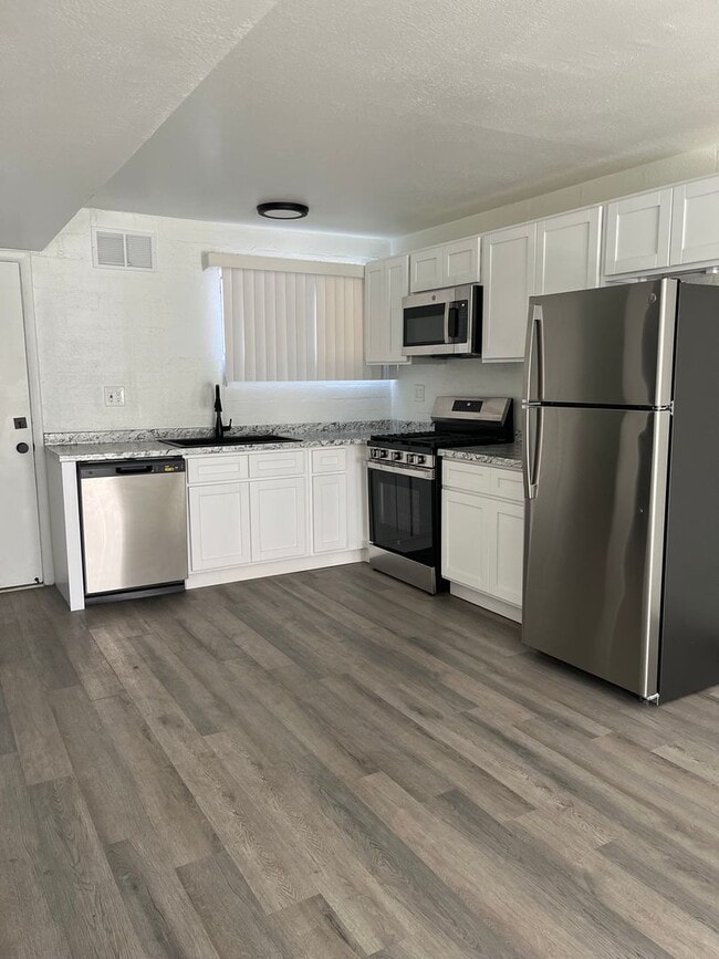 Photo - 60 On Roger Apartments