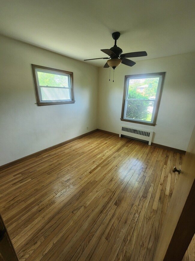 Building Photo - 3235 S 48th St Unit 3