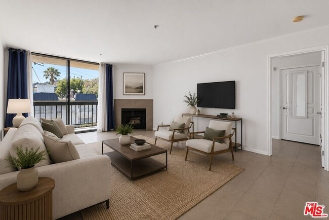 Photo - 7320 Hawthorn Ave Unit 203