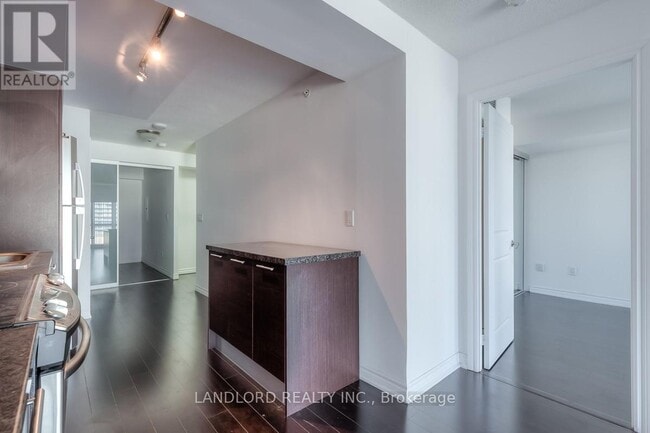 Photo - 386 Yonge St Unité 1816