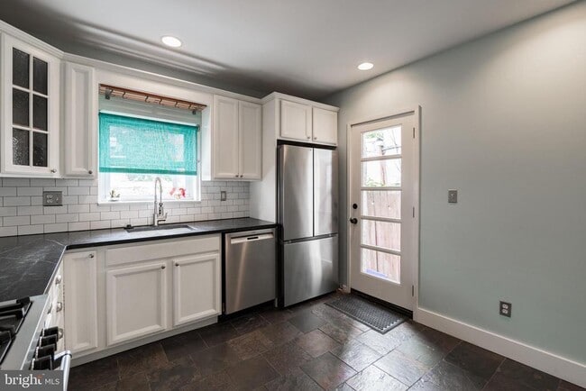 Photo - 2662 Memphis St