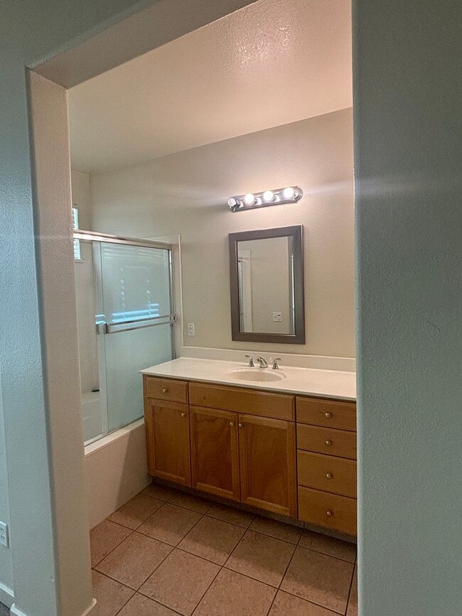 3665 Del Mar Ave