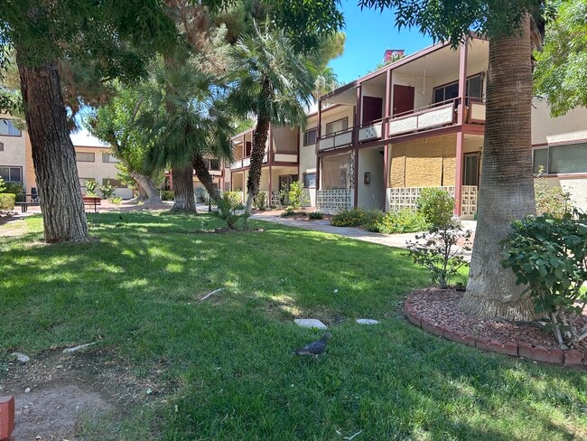 Photo - 350 E Desert Inn Rd Apartamentos Unidad F104