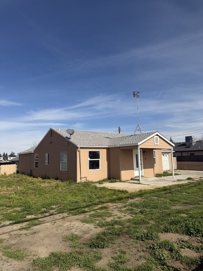 Photo - 1004 E K Ave