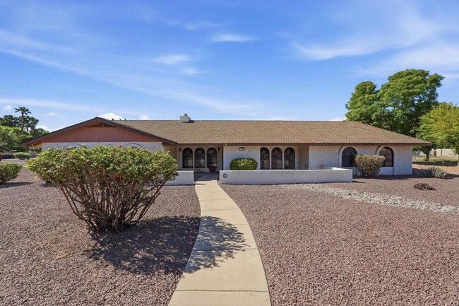 Building Photo - 1003 E Calle Monte Vista