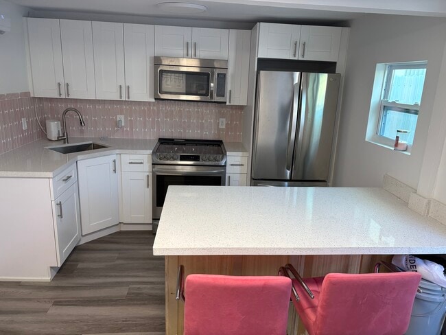 742 SW 10th St Unit Aparment new