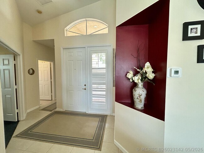 360 Shoreline Cir