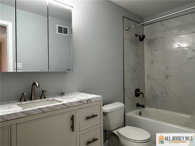 Photo - 13 Sweetgum Ln