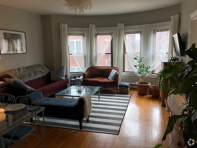 Building Photo - 857 Beacon St Unit 32 Rental