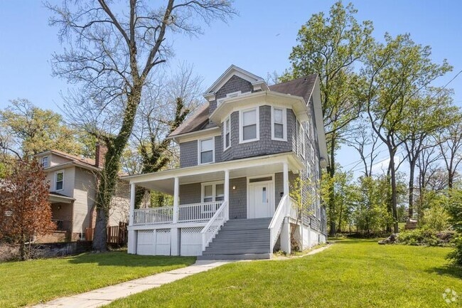 Building Photo - 5821 Royal Oak Ave Rental