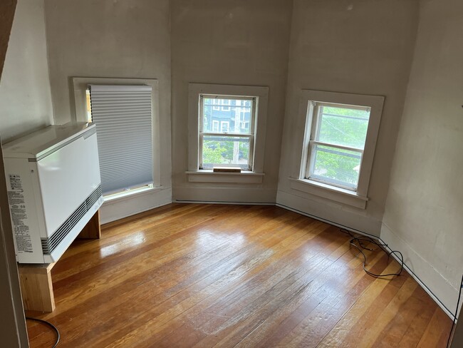 Photo - 28 Brookes Ave Unit 3