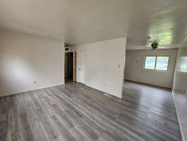 Photo - 105 Melvin Dr