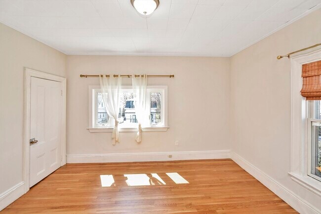 492 Metropolitan Ave Unit 2