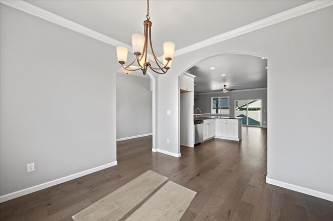 Photo - 421 N 76th Ave