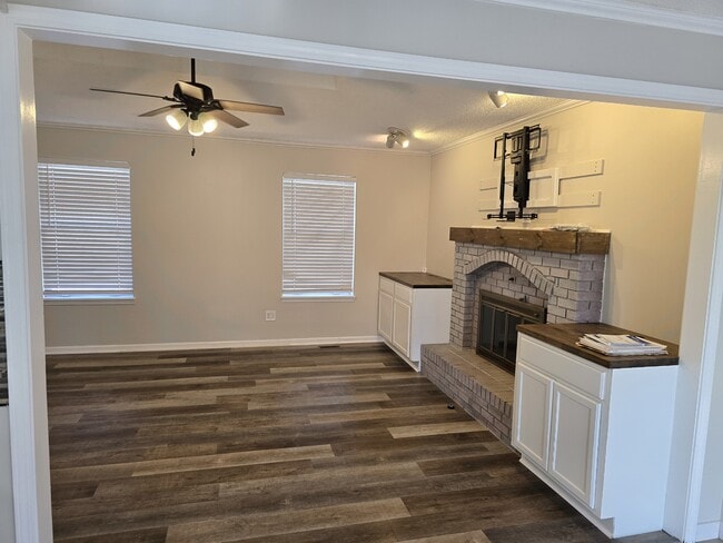 Photo - 6811 Orchard St