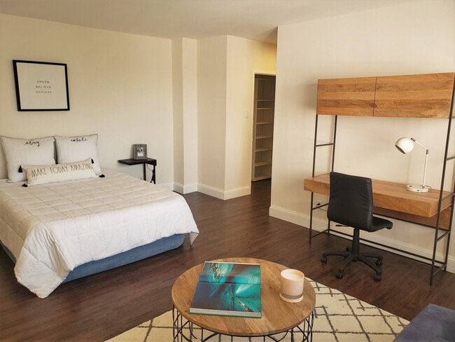 Photo - 10401 Wilshire