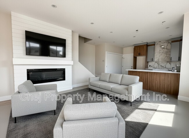 Photo - 14807-14899 99 Ave NW Unit Up