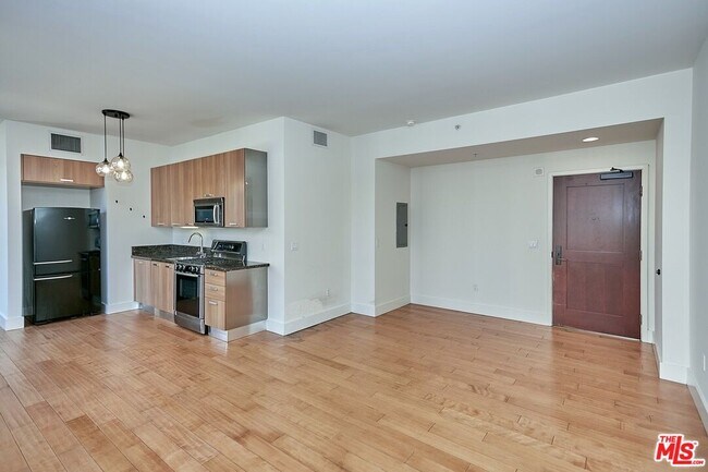 Photo - 460 S Spring St Unidad 501 Rental