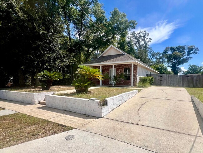 Photo - Nice 3BR/2BA Home - Convenient to NAS Pens...