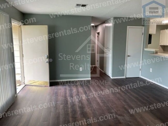 Photo - 426 NW Greenmeadow Dr