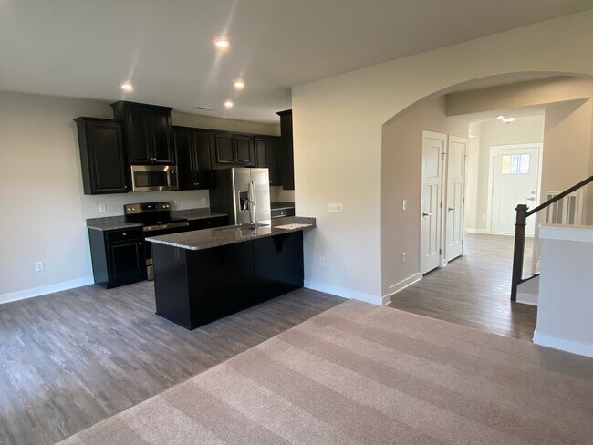 Photo - 274 Goldenstar Ln