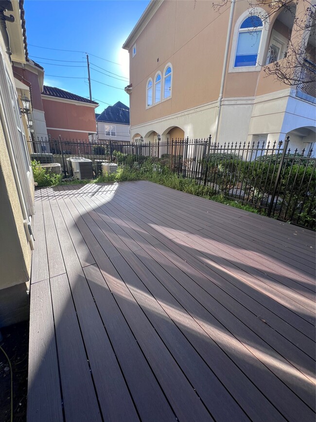 Photo - 3000 McCulloch Cir