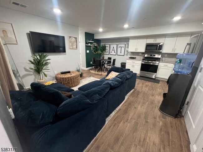 Building Photo - 118 Fleming Ave Unit 1 Rental