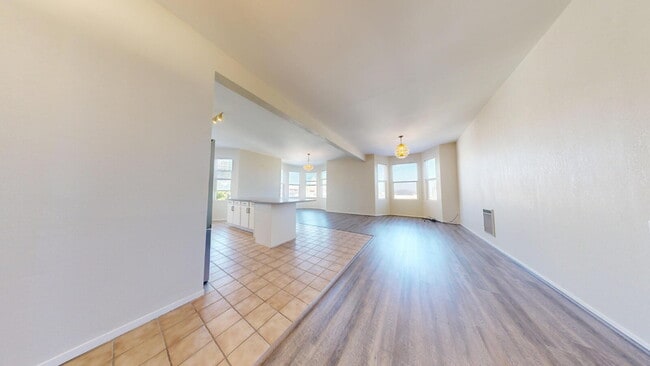 Photo - Gorgeous Remodeled 3BD/2BA with Parking & ...