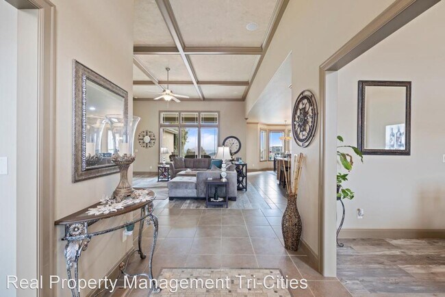 Photo - 4 br, 3 bath House - 440 Sundance Dr