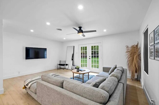 Photo - 5401 W 43rd St