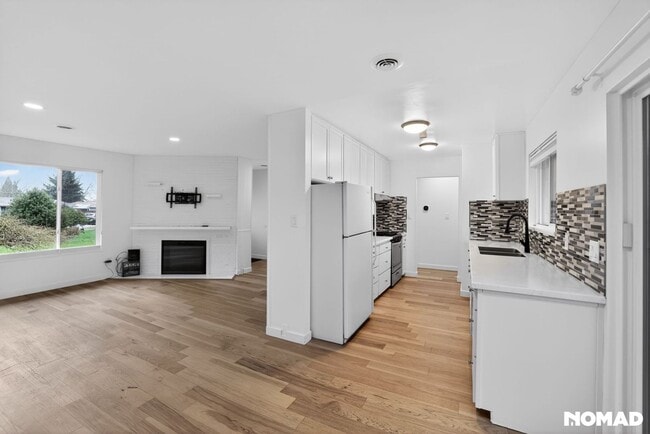 Photo - 375 SW Devon Ln