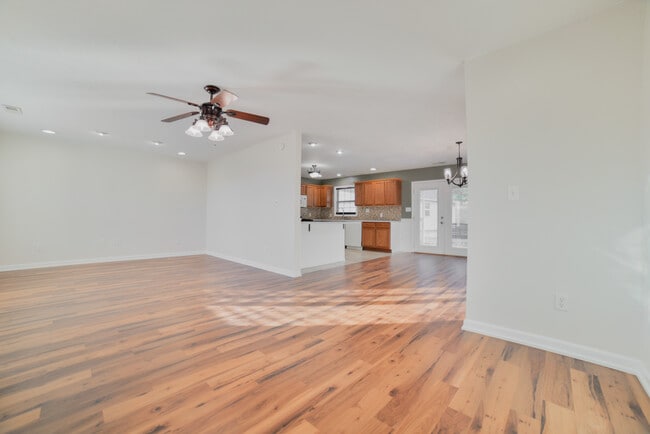 Building Photo - 398 Shady Brook Dr