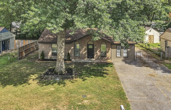 Building Photo - 2919 Normandy Dr