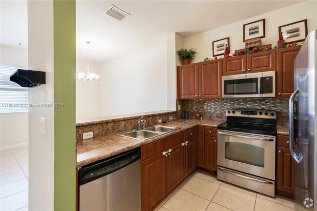 Building Photo - 2935 SE 1st Dr Unit 21 Rental