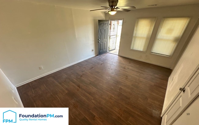 Photo - 1663 Humber St