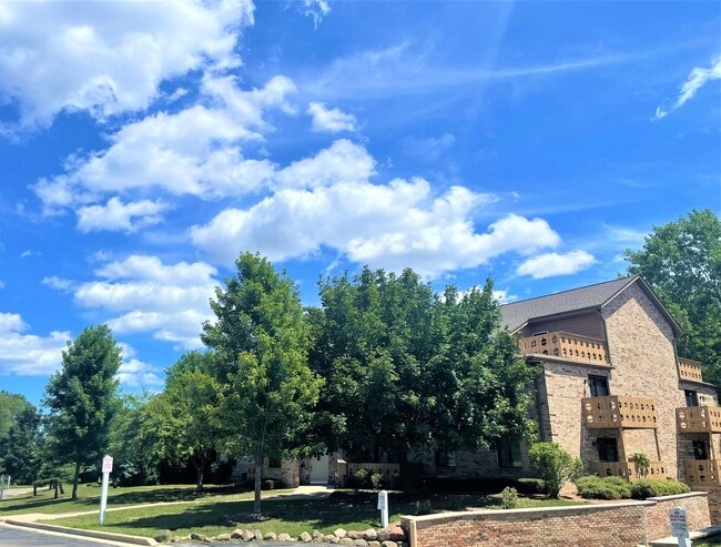 Photo - Parkwood Lake Apartments