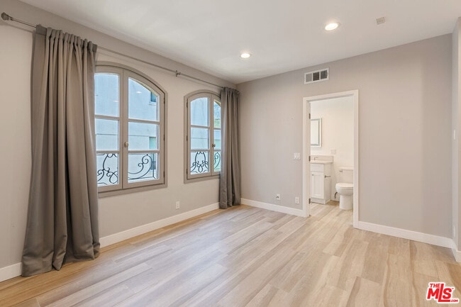 Photo - 9249 Burton Wy Unit 404