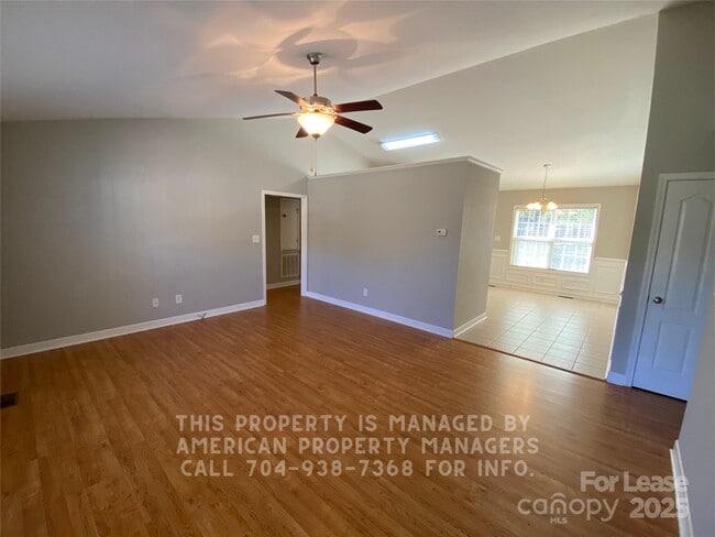 Photo - 1040 Rembrandt Dr SW