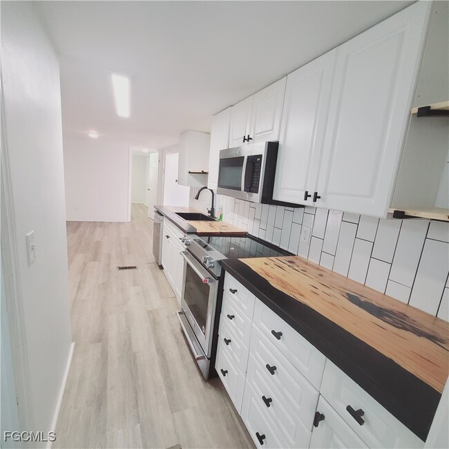 Photo - 26222 Earl Rd