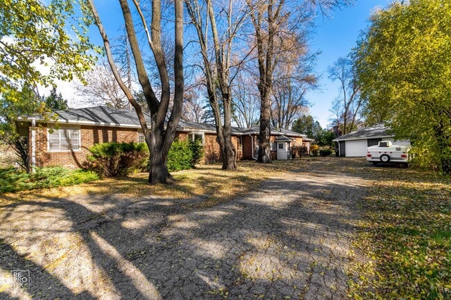 Building Photo - 1 Bedroom 1 Bath Unit in Grayslake!