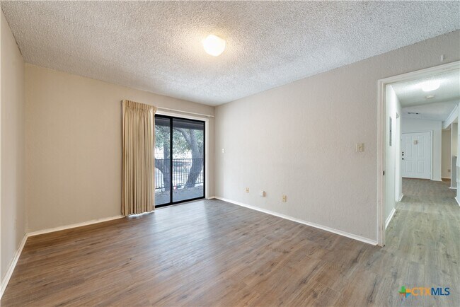 Photo - 1202 Thorpe Ln Unit 216