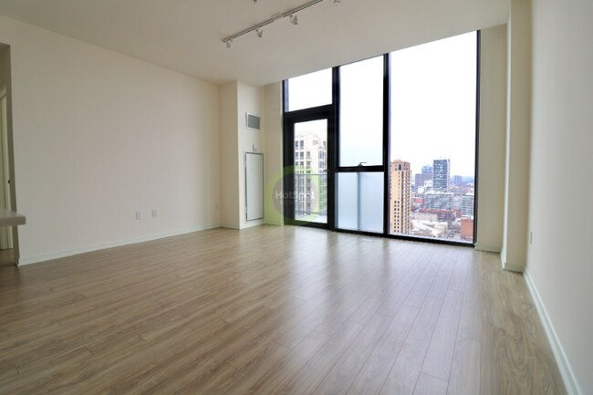 Photo - 1323 S Wabash Ave
