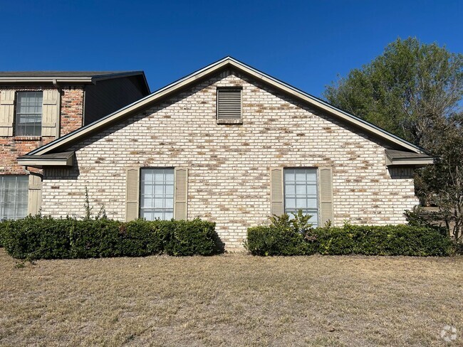 Building Photo - Duplex Rental