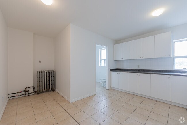1BR, 1BA - 600SF - Living Room