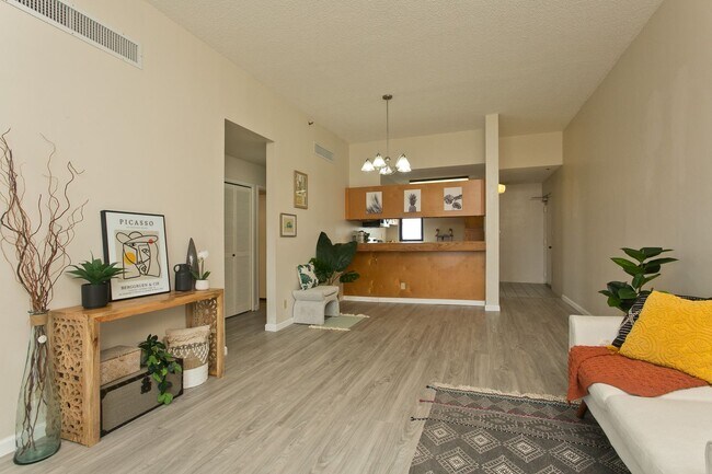 Photo - PENTHOUSE 2 Bed, 2 Bath, 2 Parking