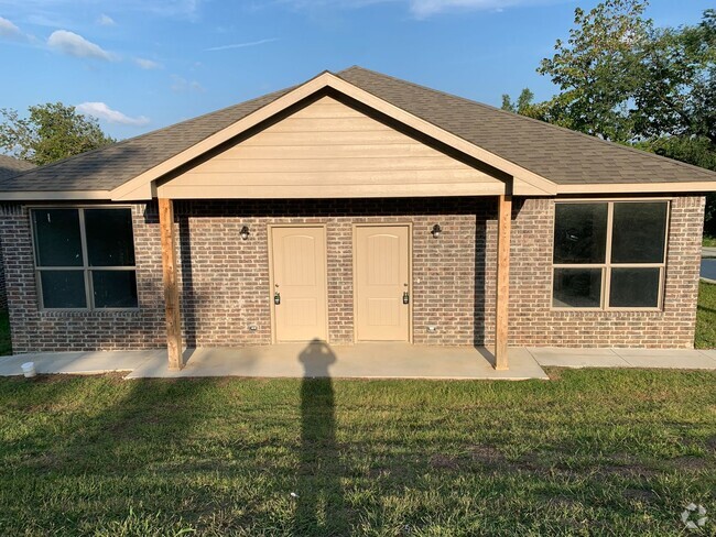 Building Photo - CUTE DUPLEX BUILT IN 2020 Rental