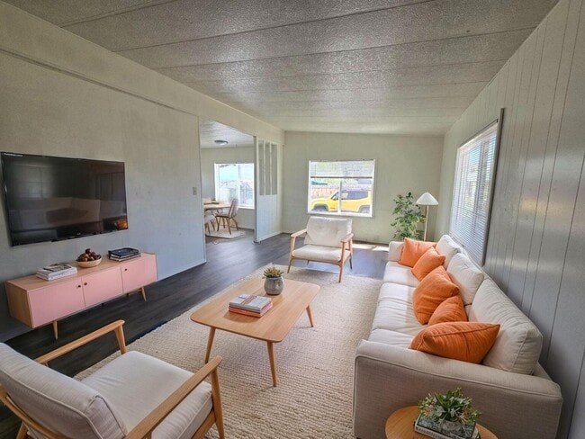 Building Photo - 2097 Castle Ave