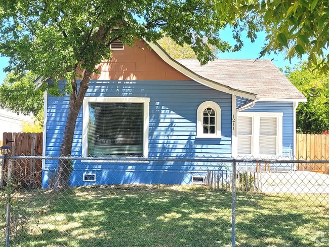 Building Photo - 1211 W Agarita Ave Rental
