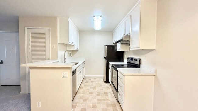 Photo - Remodeled 1 Bed 1 Bath Condo. Stainless Steel Appliances. Pool and Hot Tub